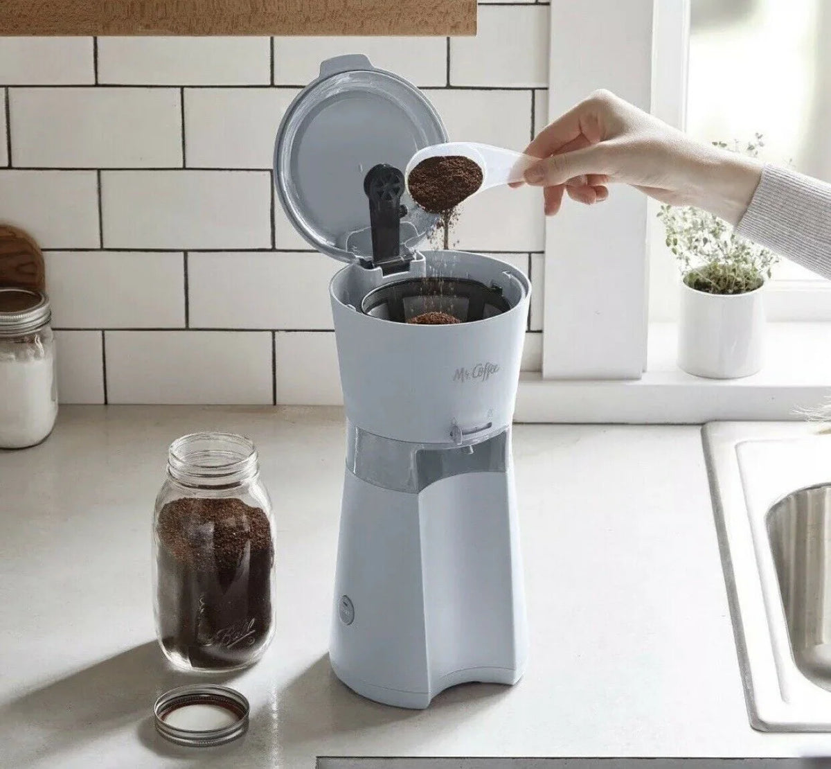 Iced Coffee Maker with Reusable Tumbler and Coffee Filter A2018