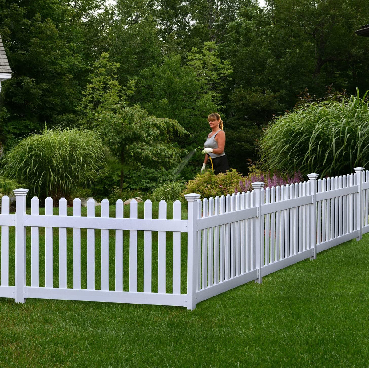 5.5' x 3' Portable Vinyl Fence Kit and 36" x 72" White Picket Fence Panel V557