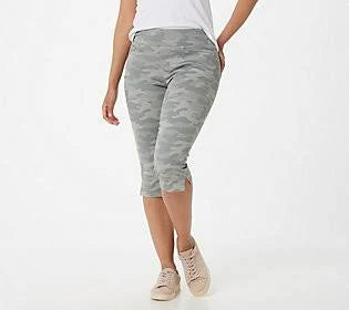 Grey Camo Capri Pant, Size Plus 26 Z50989